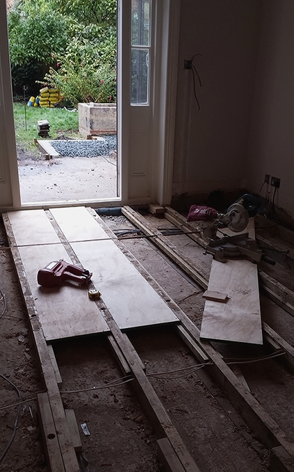 Solid floor fitting and leveling